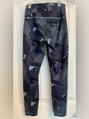 Lululemon Wunder Under Leggings / Blue Camo / Size 6